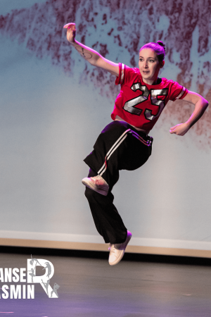 Danseuses et danseurs de tous âges à l'École de Danse R. Jasmin